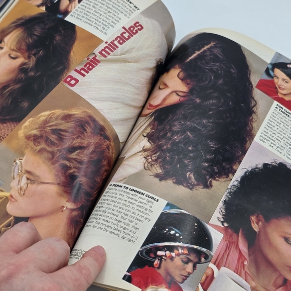 Vintage Glamour Magazine January 1982 Fashion & Hairstyles Issue - Picture 7 of 8